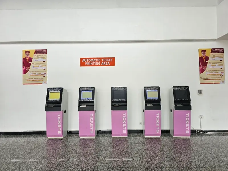 Ticket machines at the SGR station